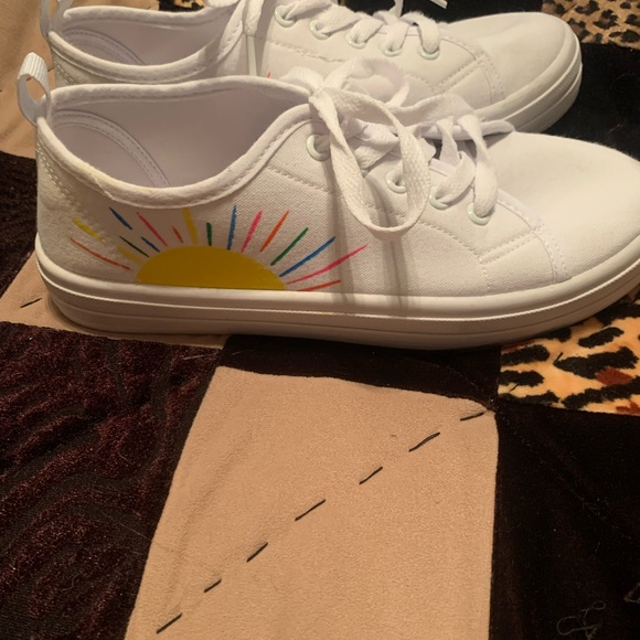 Women’s Shoes Size 7 - Picture 3 of 3